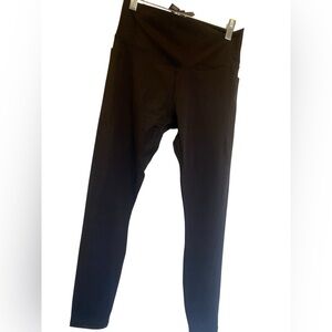 NWT Vuori all the form pocket leggings BLACK Size M
